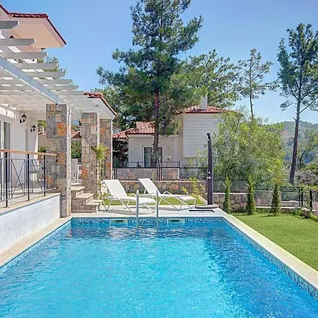 Sleeps 6 Pool Air Con Wifi *