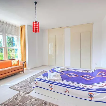 Sleeps 6 Pool Air Con Wifi Willa *