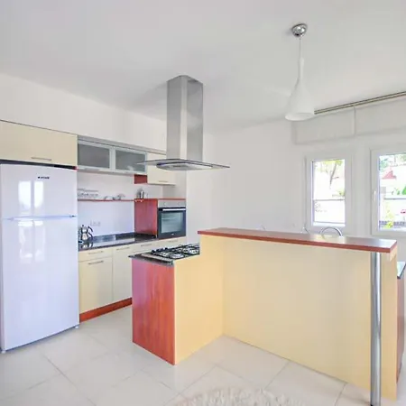 Sleeps 6 Pool Air Con Wifi *